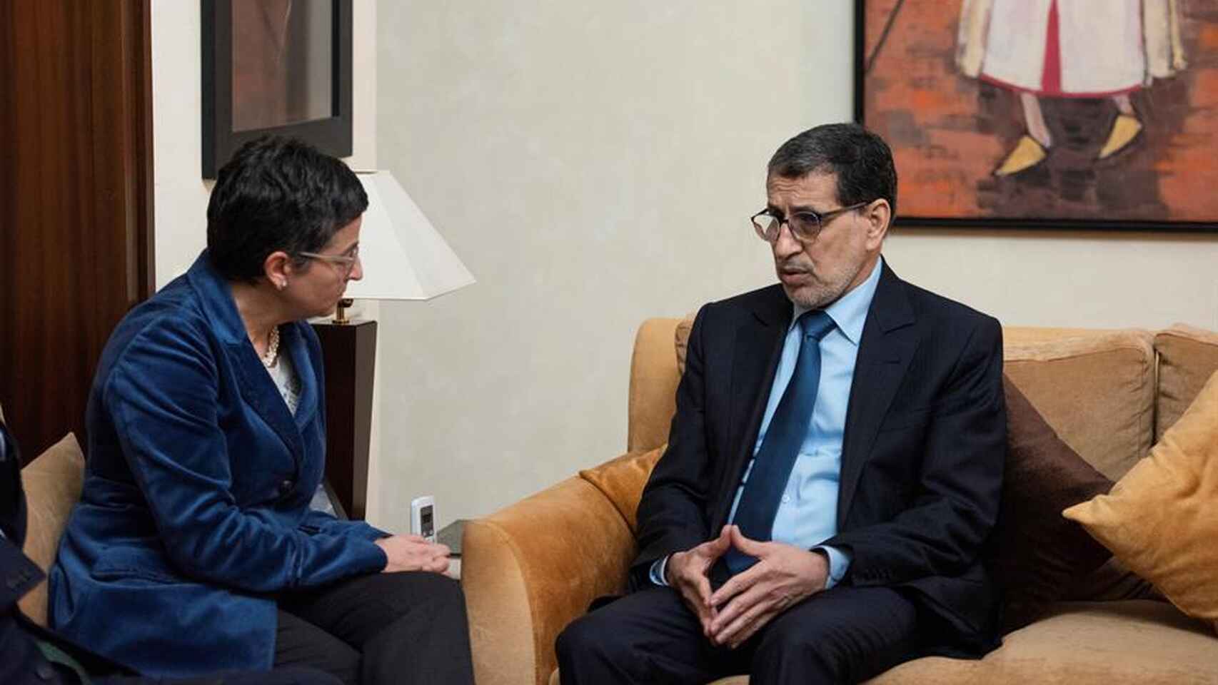La ministra de Asuntos Exteriores, Arancha González Laya, en una reunión con el jefe de Gobierno del Reino de Marruecos, El Othmani, en Rabat