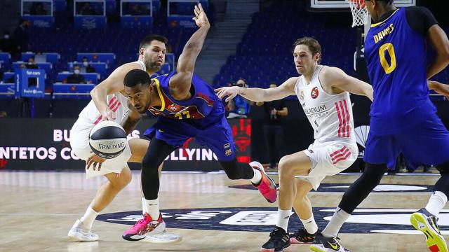 Higgins atacando ante el Real Madrid