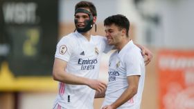 Latasa y Hugo Duro celebran un gol del Real Madrid Castilla