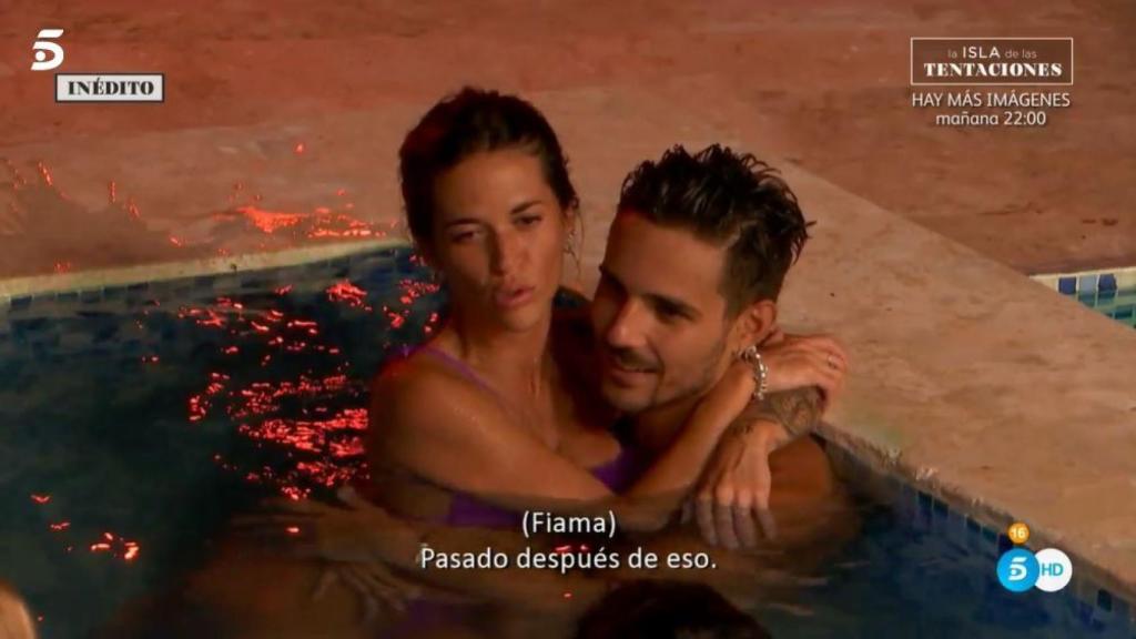 Fiama y Manuel en el jacuzzi de 'Tentaciones'.