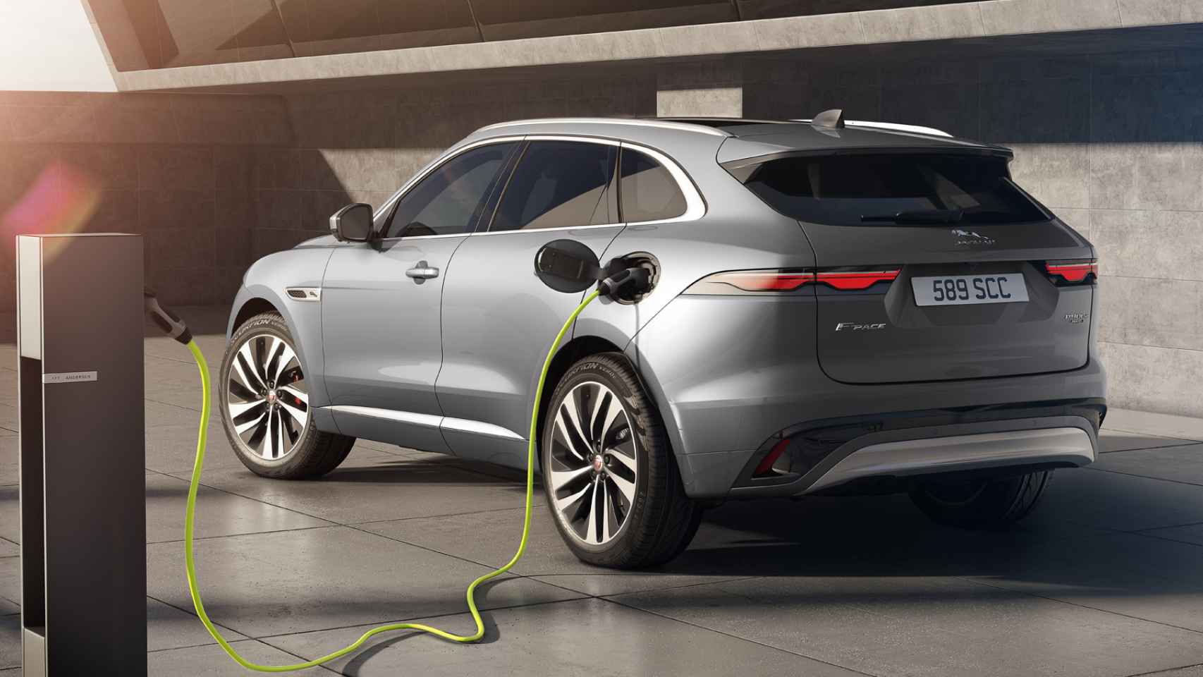 Jaguar ya tiene experiencia en fabricar coches electrificados.