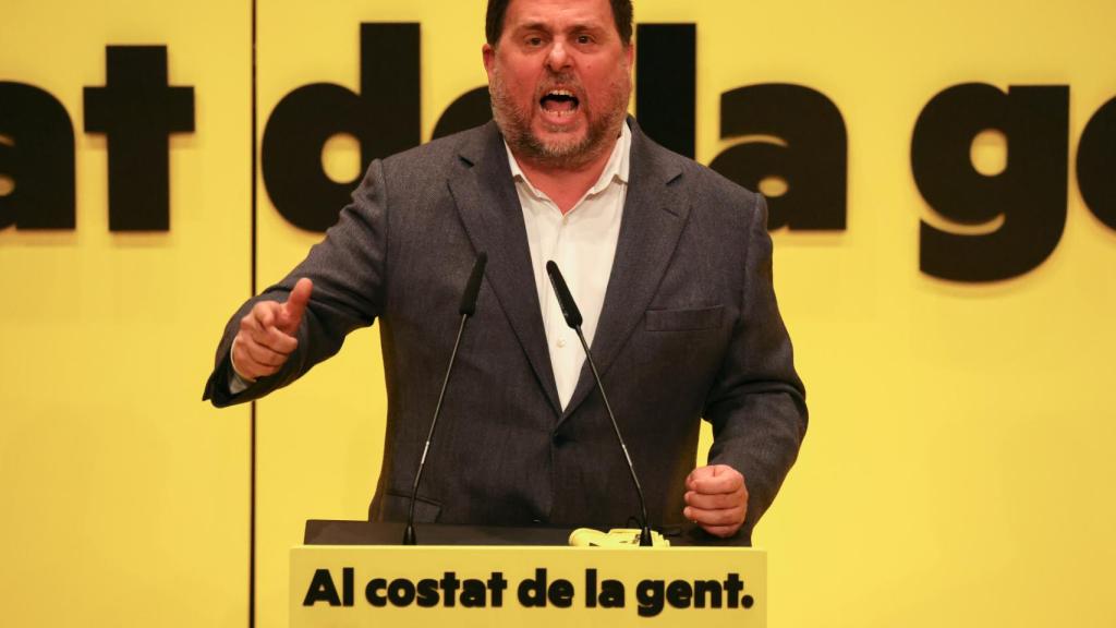 El presidente de ERC, Oriol Junqueras, comparece cerca del término del recuento la noche del 14-F.