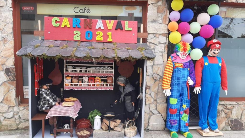 Belén de carnaval situado en la carretera de Cedeira, en Narón.
