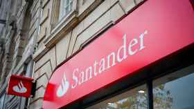 El letrero de una oficina del Banco Santander.