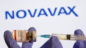 La vacuna que se producirá en Galicia tiene un 89% de eficacia y vale contra la cepa británica
