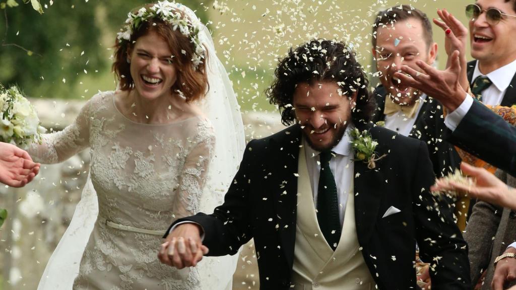 Kit Harington y Rose Leslie el día de su boda en Aberdeen.