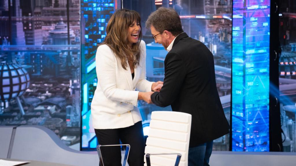 Pablo mostrando su complicidad con Nuria Roca en su regreso a 'El Hormiguero' tras pasar la Covid.