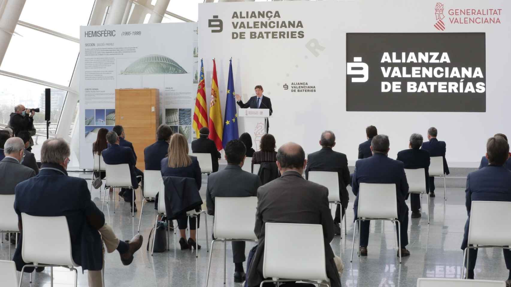 Ximo Puig, durante su intervención en la presentación del proyecto Element Valencia. EE
