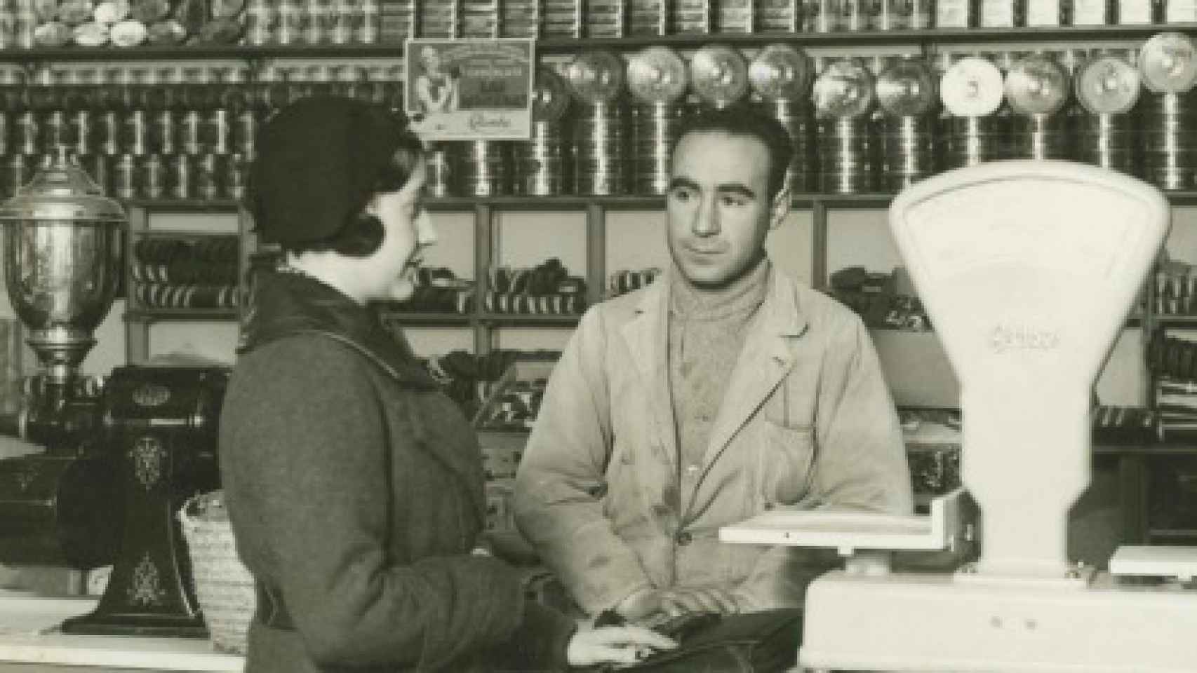 Josefina en 1935, haciendo un reportaje sobre el paro obrero en Madrid.