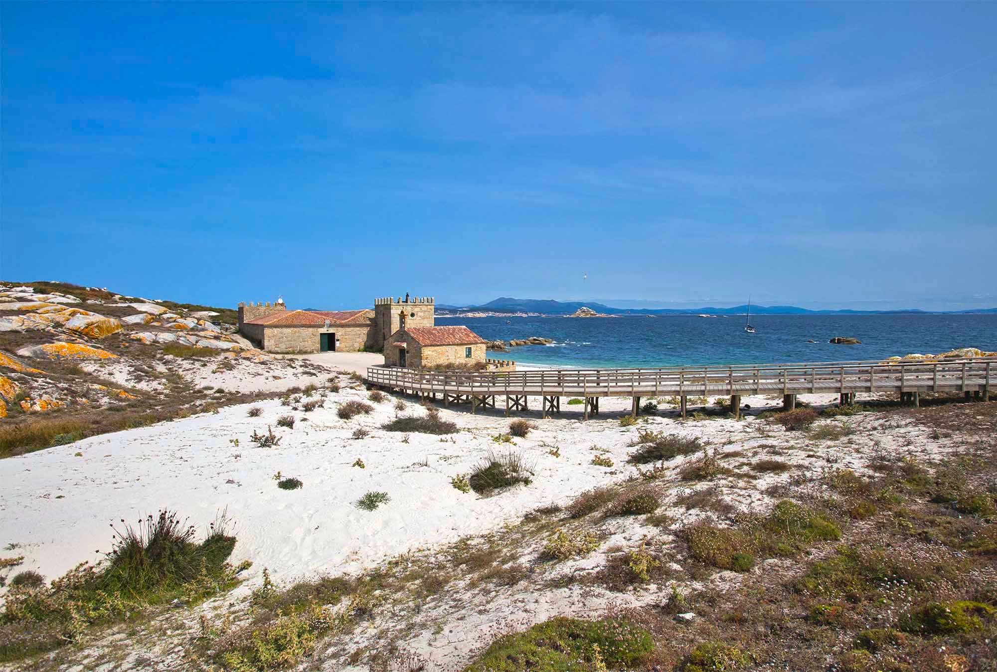 Panorámica desde la isla de Sálvora. Foto: Traveler.es