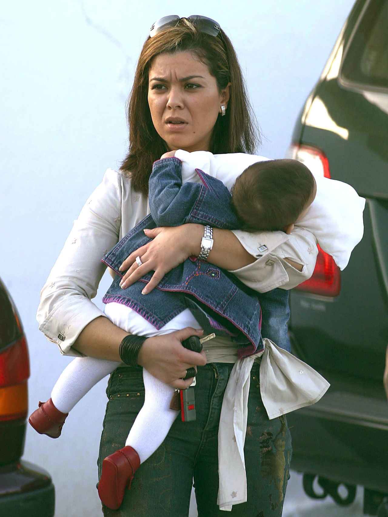 María José Campanario con su hija Julia en brazos  cuando tenía 10 meses de vida.