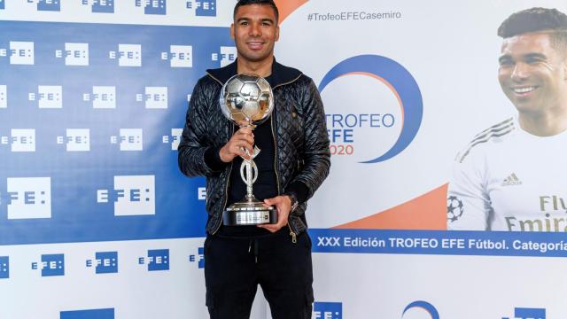 Casemiro, con el Trofeo EFE al mejor jugador iberoamericano de la temporada 2019/2020