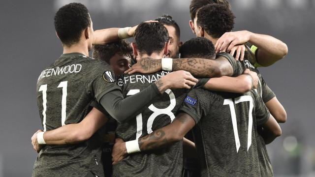 Los jugadores del Manchester United celebran un gol