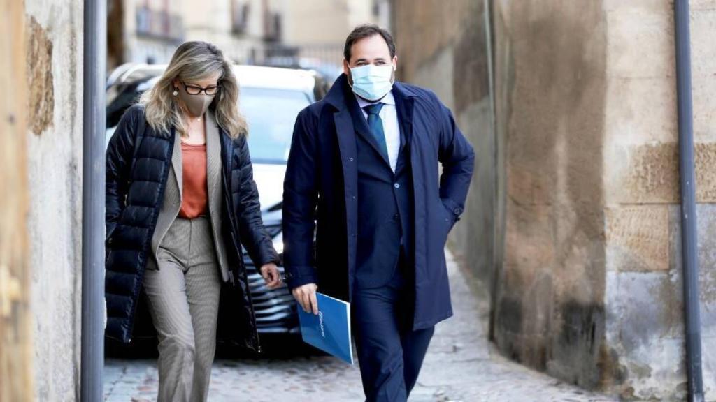 Paco Núñez y Lola Merino llegando al Palacio de Fuensalida este jueves