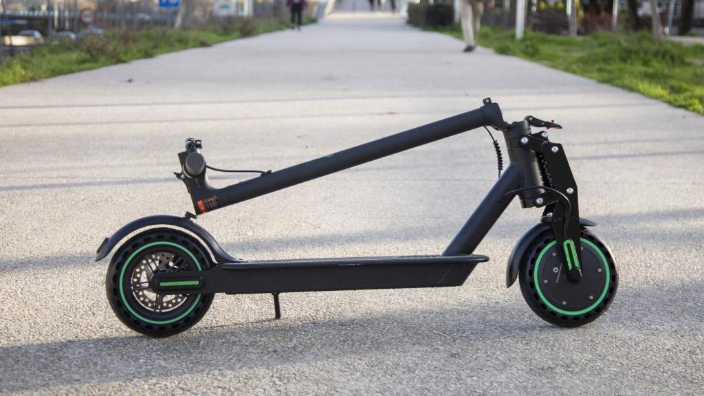 El patinete Electric Scooter L de Youin plegado.