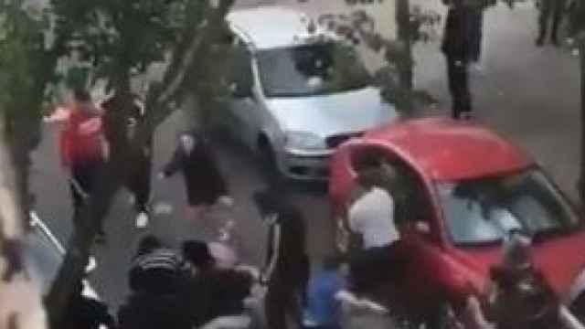 Un hombre muere apuñalado en una reyerta en plena calle en Sevilla: hay otros dos heridos
