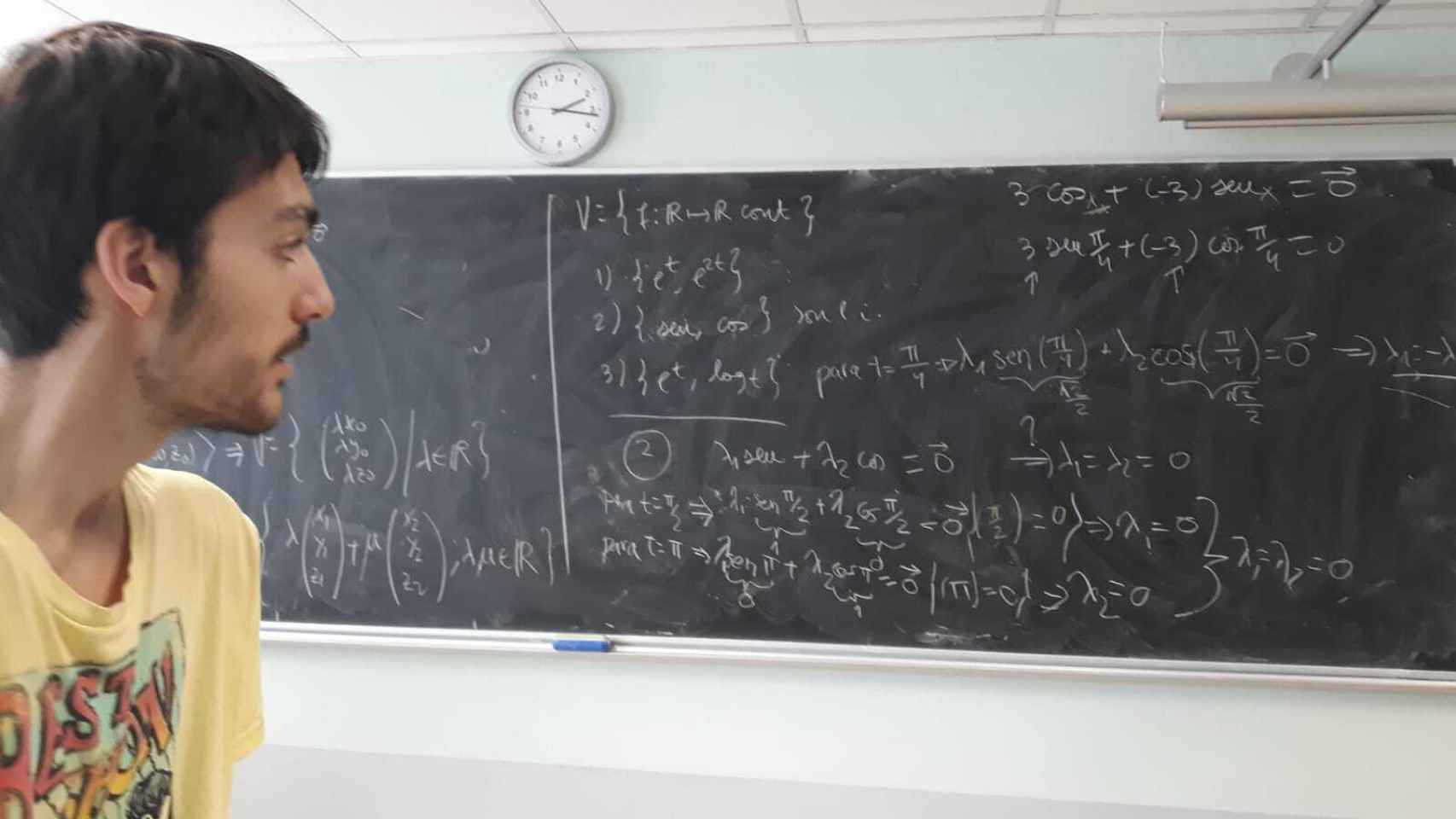 Néstor Blázquez estudia Matemáticas en la Universidad Autónoma de Madrid.