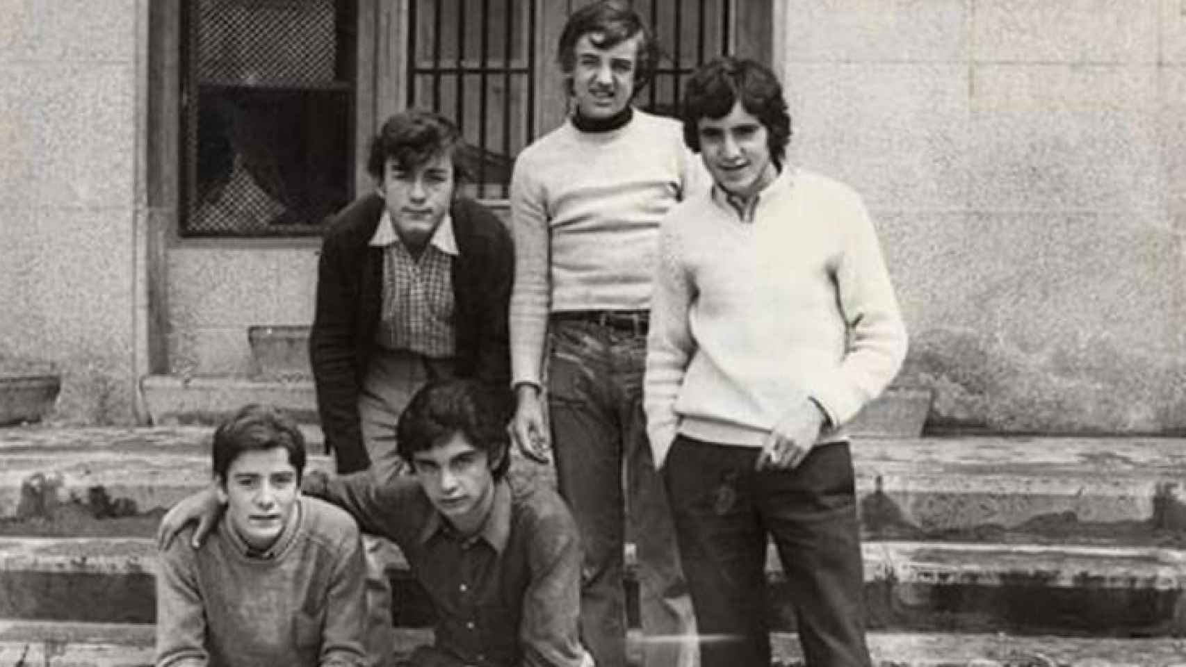 Javier Lambán, abajo a la derecha, junto a sus amigos de la infancia
