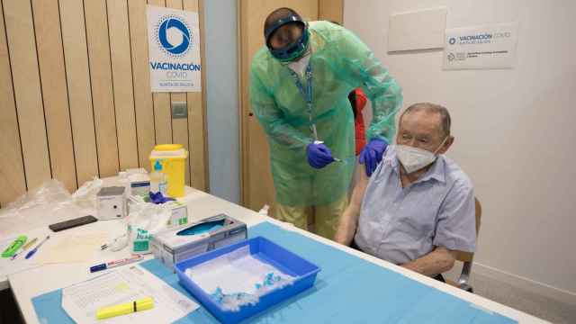 Prueba piloto de la vacunación a mayores de 80 en Santiago de Compostela