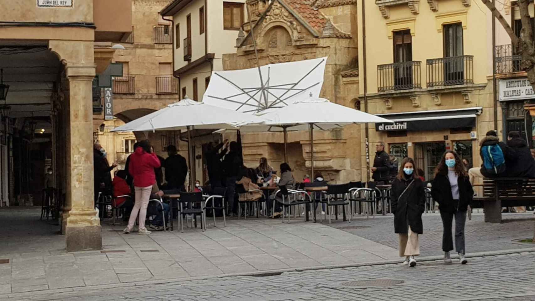 Terrazas de Salamanca sacudidas por el viento