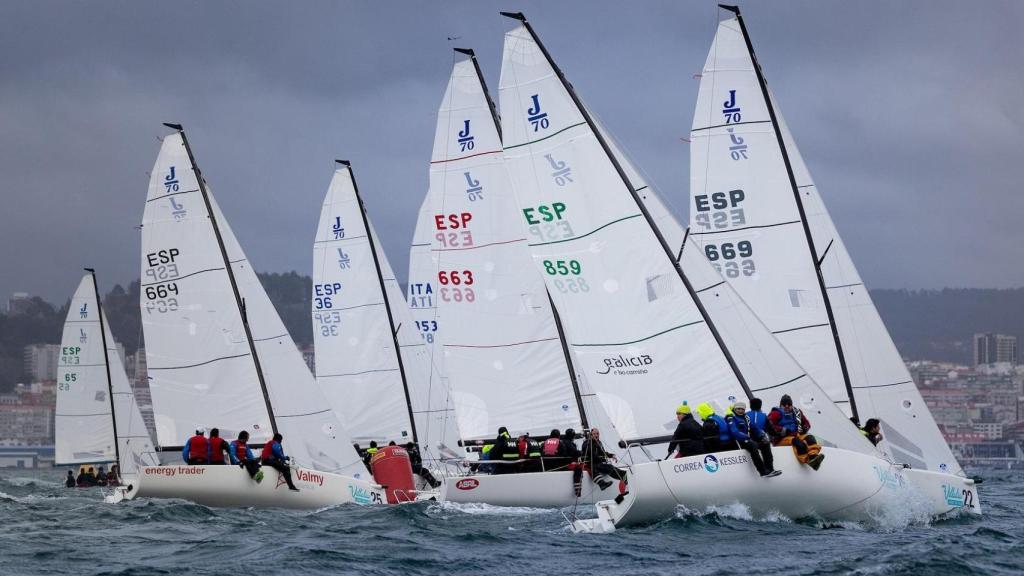 El Abril Rojo, líder de las Vigo Winter Series de J70 de vela en una dura jornada