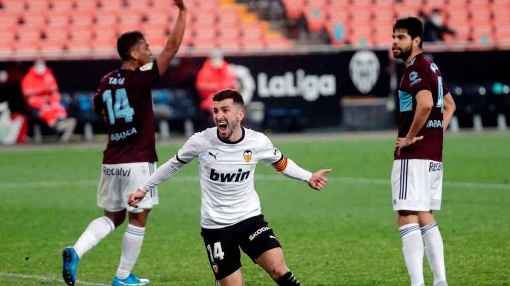 El Celta cayó tras un partido sin brillo en los minutos finales, condicionado por el VAR