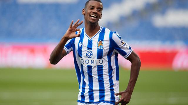 Isak celebra su gol con la Real Sociedad