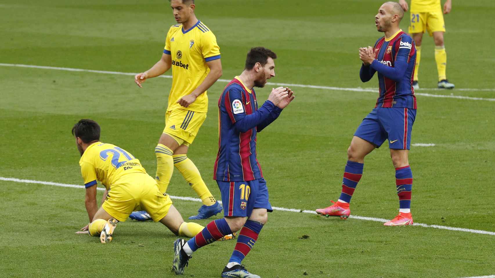 Leo Messi se lamenta en una ocasión fallada frente al Cádiz