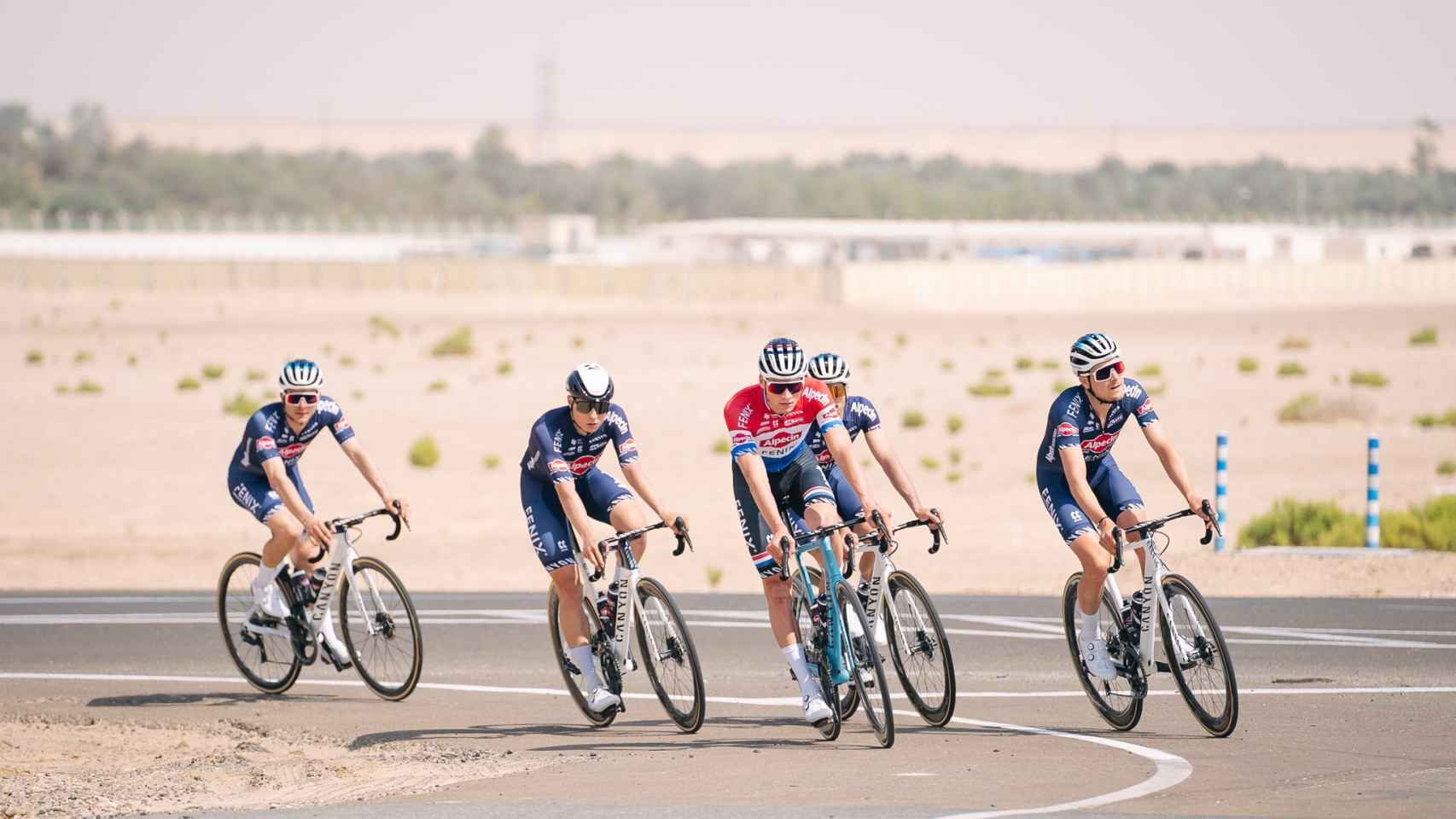 Mathieu Van der Poel y el equipo Alpecin en el UAE Tour