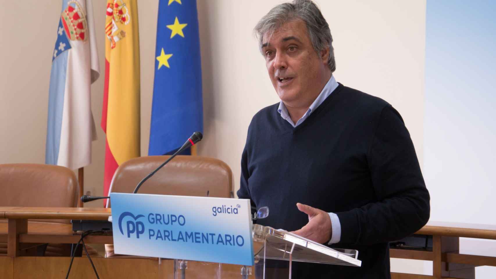 El portavoz del PPdeG en el Parlamento de Galicia, Pedro Puy, durante una rueda de prensa.