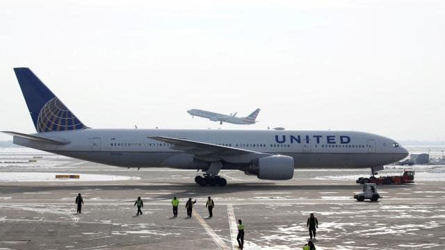 Un avión Boeing 777 en el aeropuerto Internacional de Chicago en una imagen de archivo.