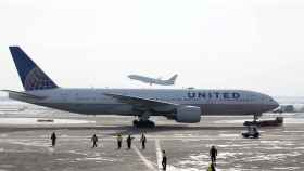 Un avión Boeing 777 en el aeropuerto Internacional de Chicago en una imagen de archivo.