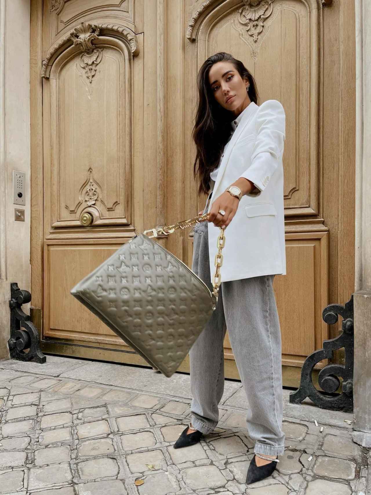 La 'influencer' Tamara Kalinic con el Coussin de Louis Vuitton.