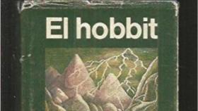 Ejemplar de la primera edición de El Hobbit en castellano.