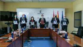 El consejero de Desarrollo Sostenible de Castilla-La Mancha, José Luis Escudero, firma un convenio de colaboración con Cermi, Anged, Asucam y Aces para la compra asistida