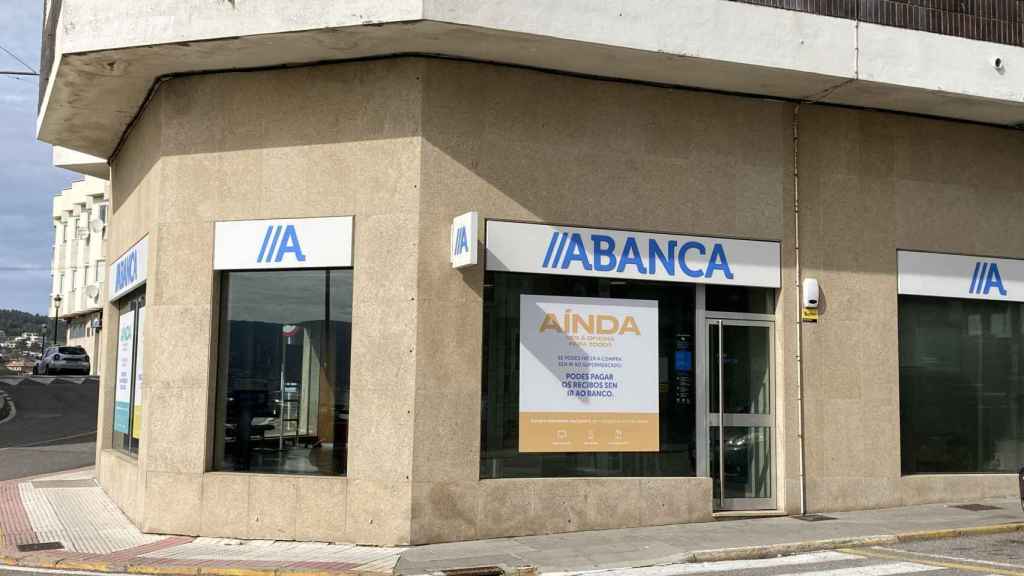 Oficina de Abanca junto al Puerto de Panxón.