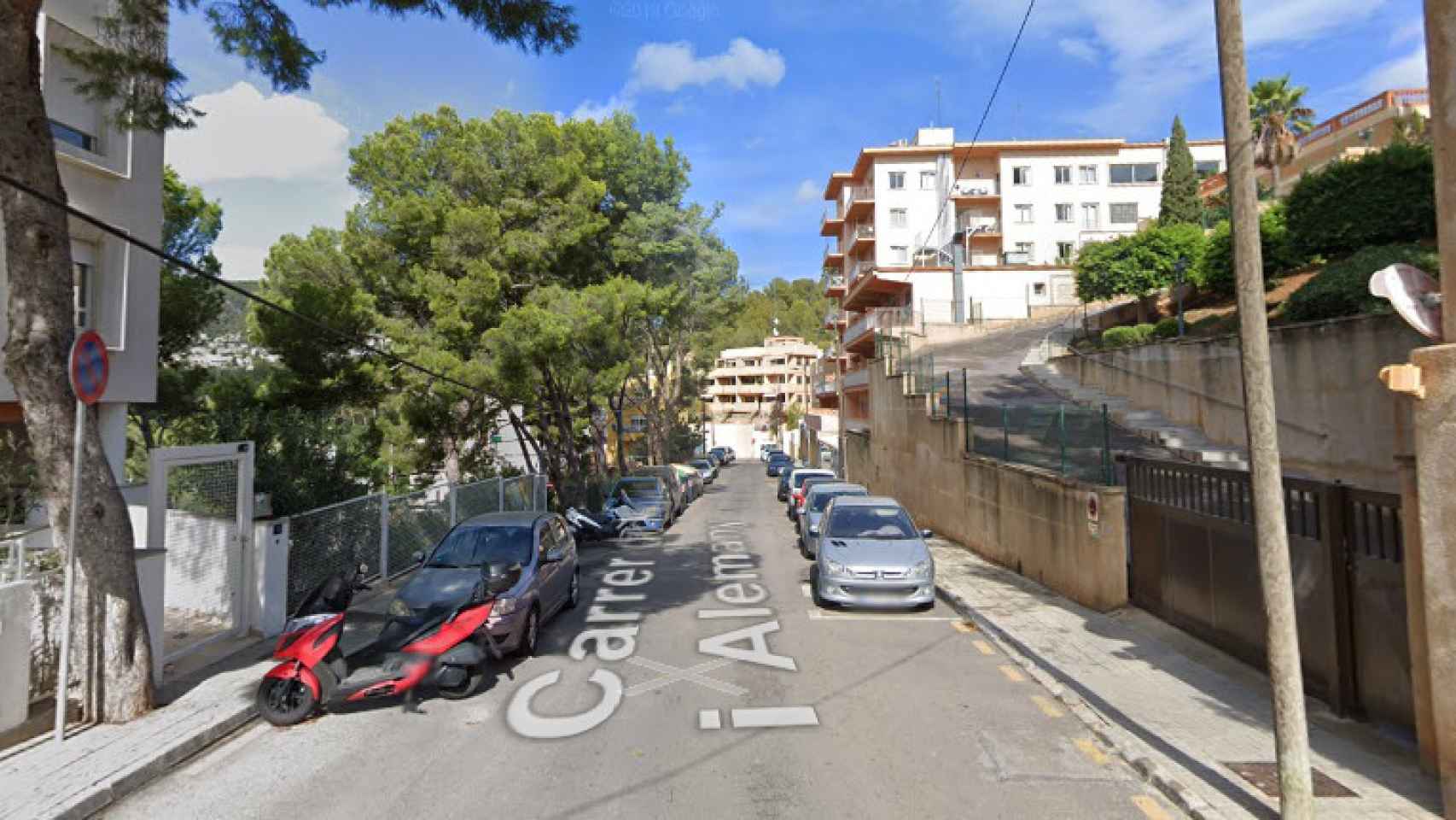 La calle Miquel Roselló Alemany, en Palma, el lugar donde ha sido hallado el cadáver.