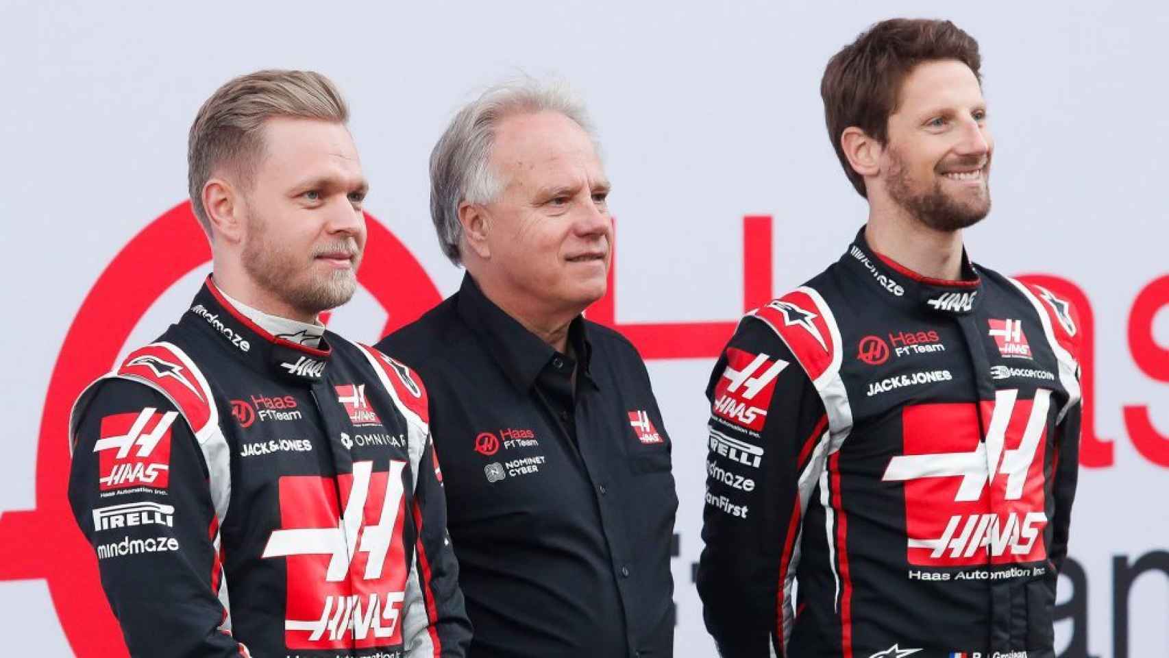 Gene Haas, en el centro, y Romain Grosjean, a la izquierda