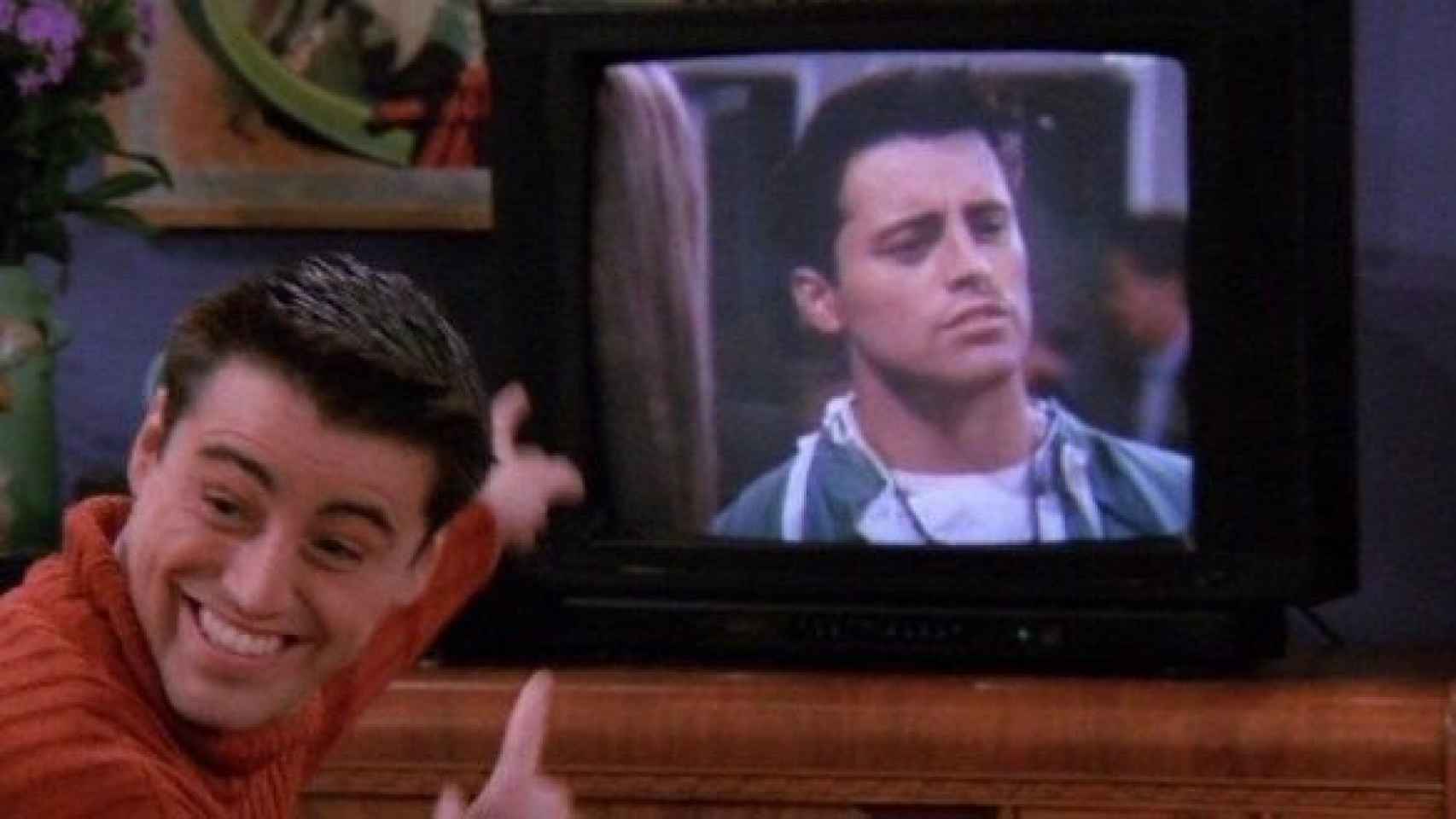 Joey en la tele.