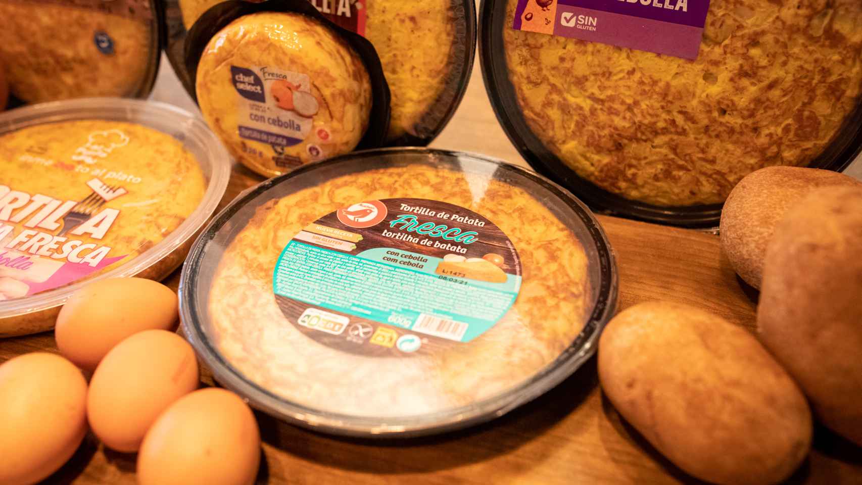 Las seis tortillas de patata con cebolla de los supermercados analizadas en la cata.