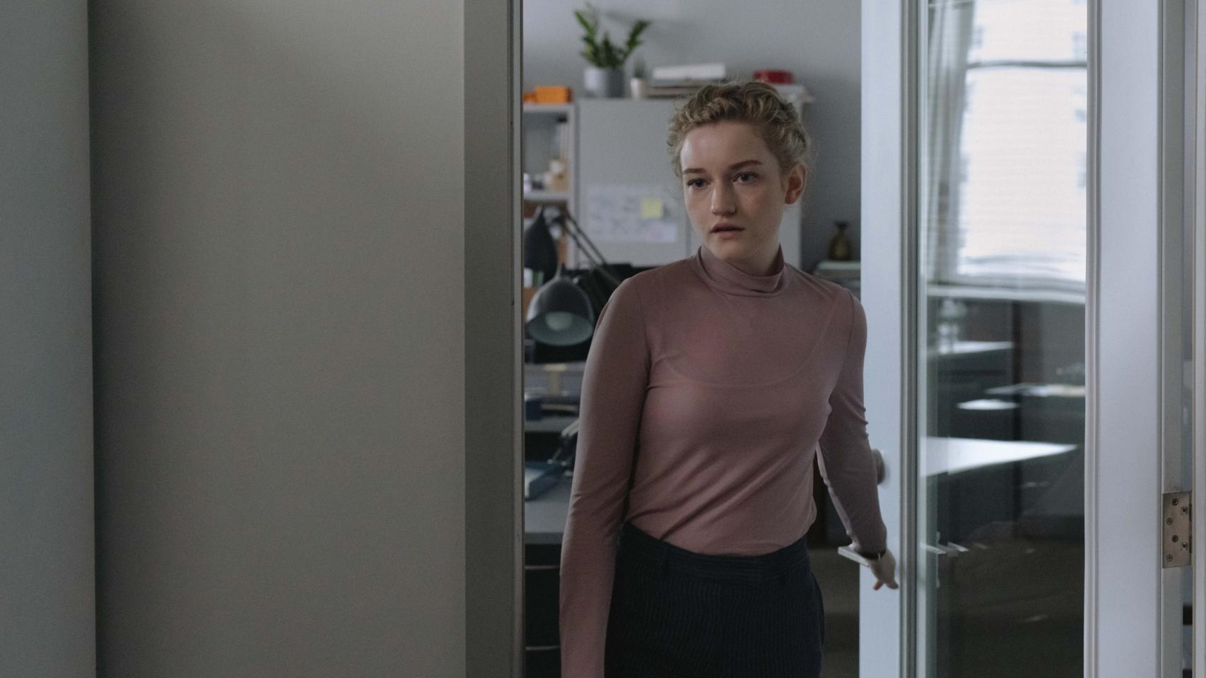 Julia Garner protagoniza 'The Assistant'.