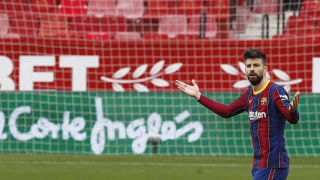 Piqué durante el partido de liga contra el Sevilla