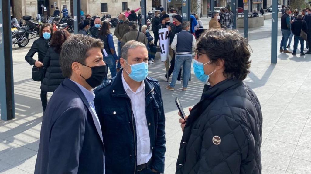 El presidente provincial, Carlos Mazón, la semana pasada en la protesta de la hostelería.