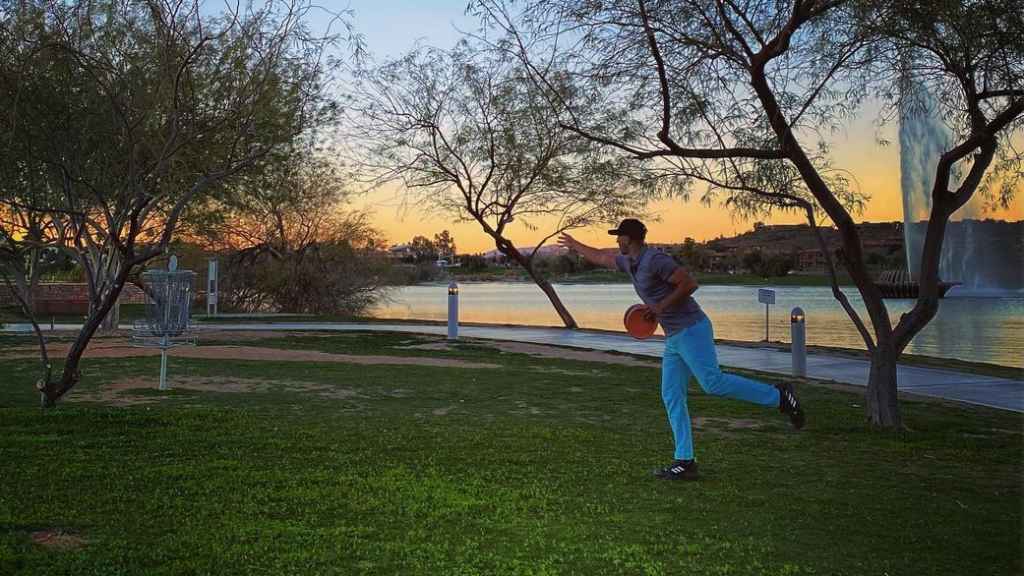 Paul McBeth entrenando al discgolf