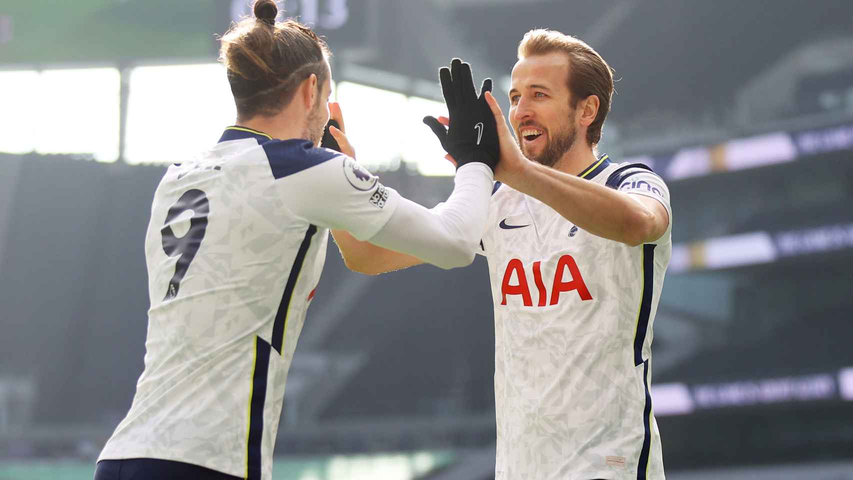 Gareth Bale y Harry Kane celebran un gol del Tottenham
