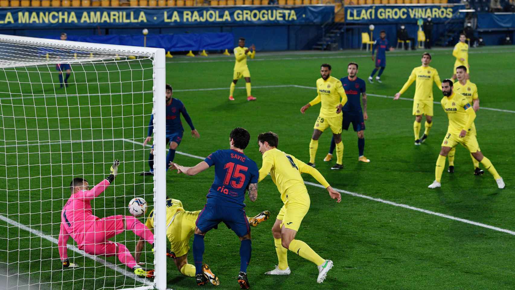 Gol de Savic para el 0-1 del Atlético de Madrid ante el Villarreal