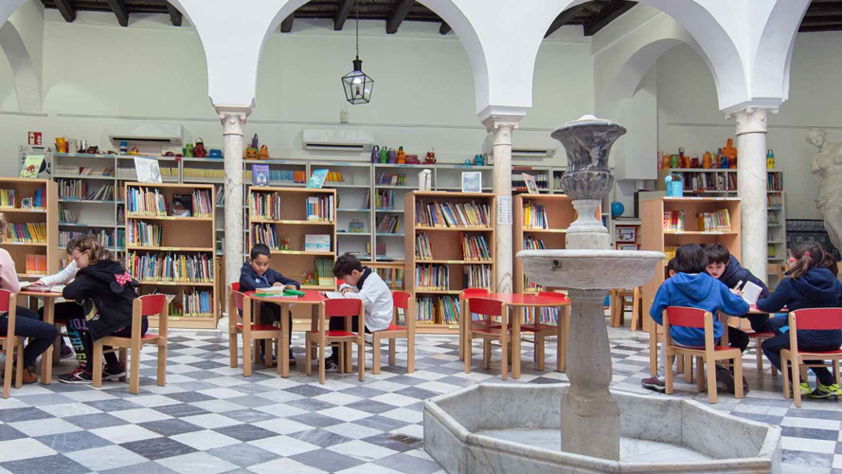 Colegio Internacional de Sevilla San Francisco de Paula, dirigido por Luis Rey.