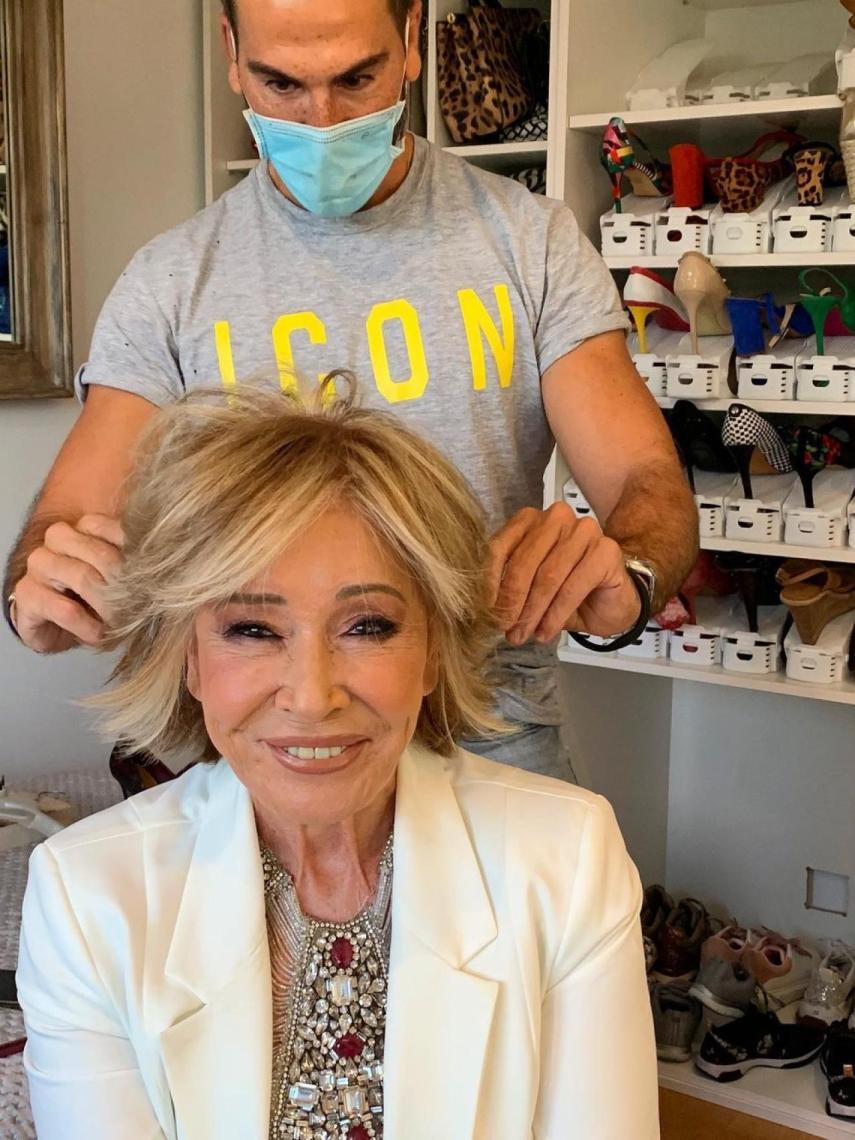 Manuel Zamorano tras hacer un cambio de 'look' a Mila Ximénez.