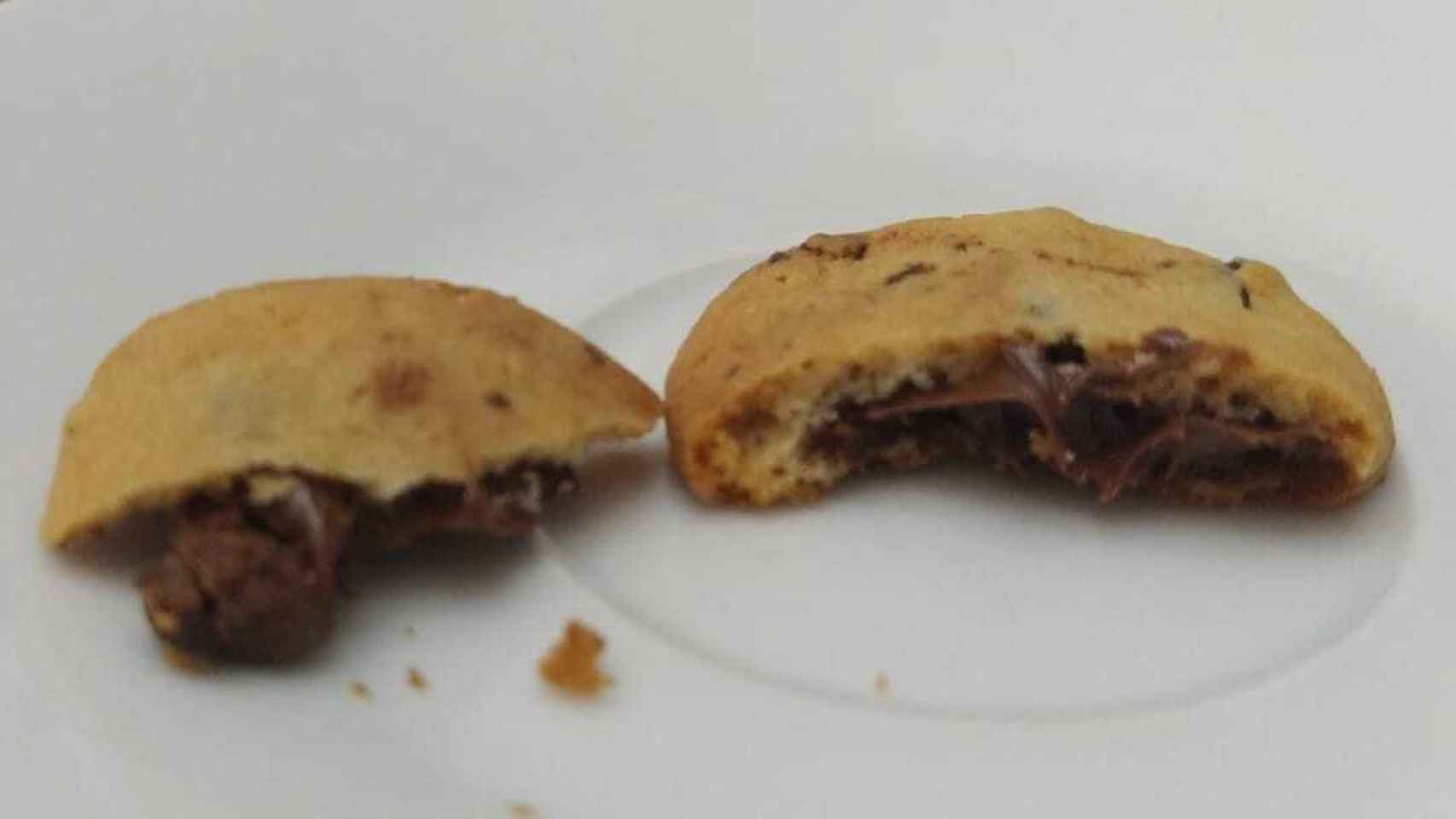 Las 'cookies' de Nocilla tradicional, a nuestro juicio, tienen más cantidad de crema que las de Nocilla blanca.