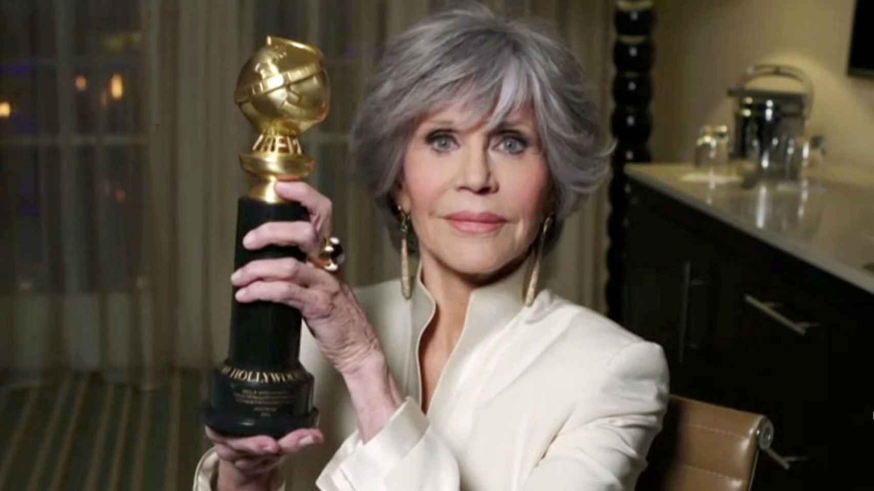 Jane Fonda al recibir el premio honorífico Cecil B. deMille en los Globos de Oro 2021.